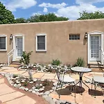 Dos Hermanas Casita 2 Downtown Courtyard